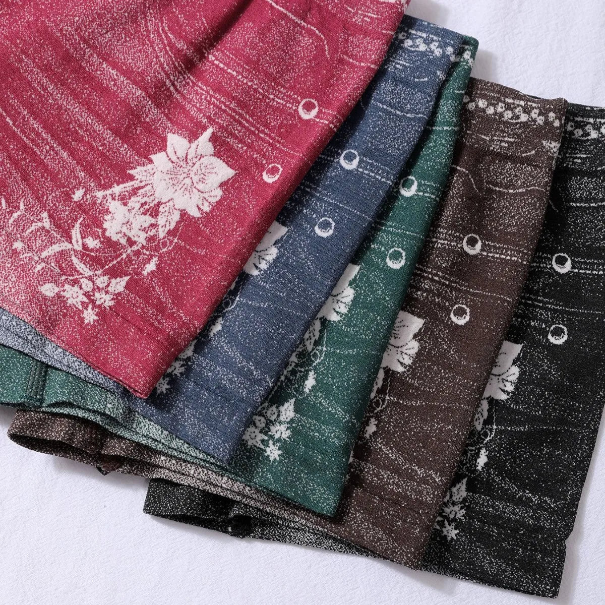 Faux denim seamless yoga shorts for women, designed to enhance the buttocks and promote fitness.